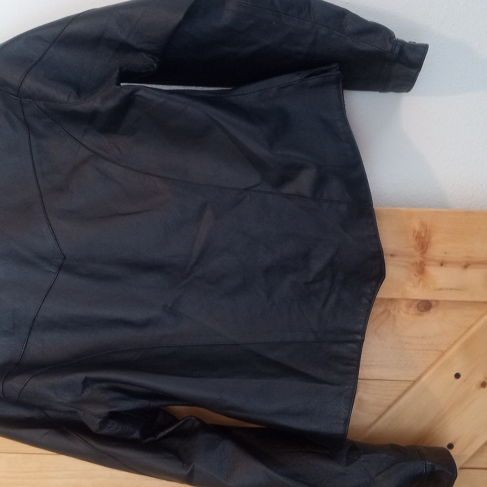 Gorgeous black leather jacket - Picture 2 of 2